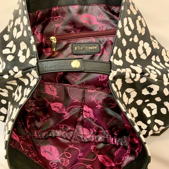 Betsey Johnson Print Purse Black & White - Picture 5 of 6